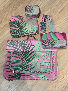 NWT Trina Turk Tropical Pink and Green Leaf Print Bag Set of 5